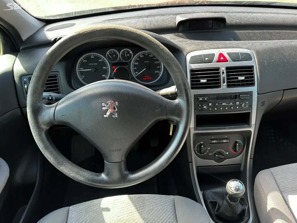 Peugeot 307 1.4HDi, r.2002, sada pneu, STK - fotka 5