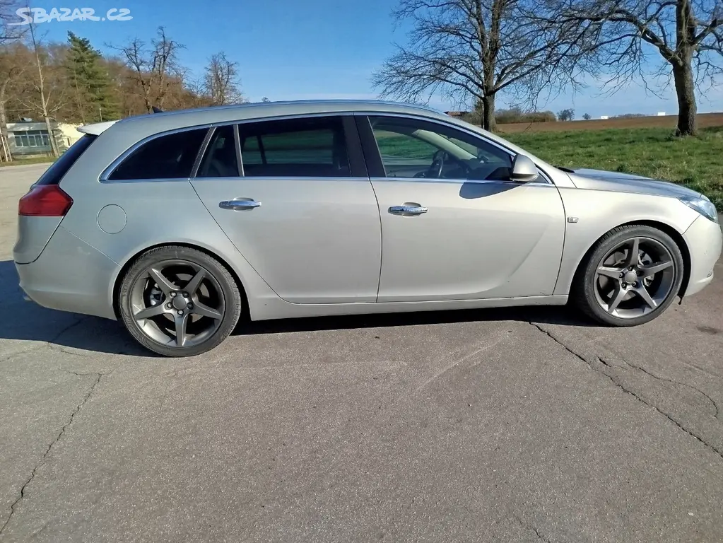 Opel Insignia, V6 2.8 benz Automat Kuze Panorama - fotka 3