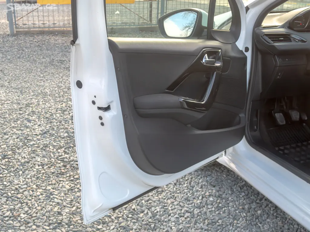 Peugeot 208 ČR 1.6HDI 55KW SERVISKA - fotka 3