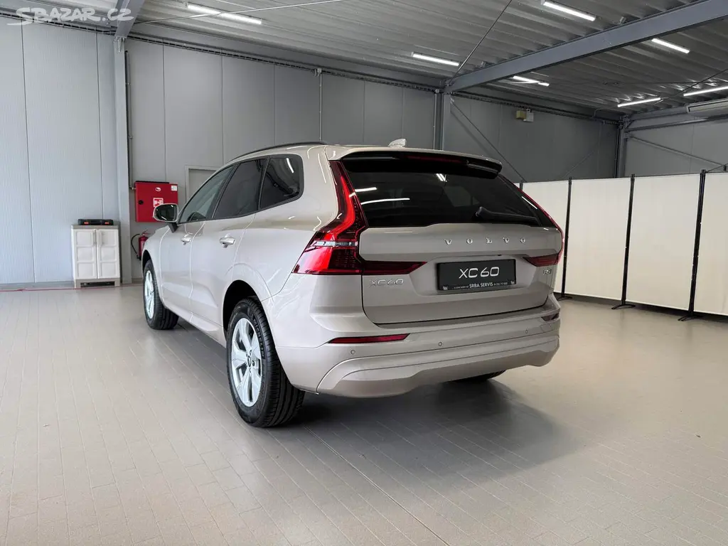 Volvo XC60, B5 2.0L 250+14 HPAT8 AWD CORE - fotka 3