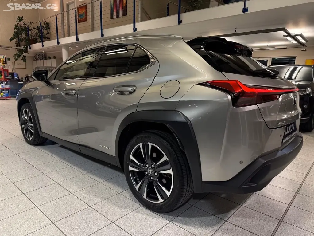 Lexus UX 250 h Style 4x2 - 184 PS - fotka 6