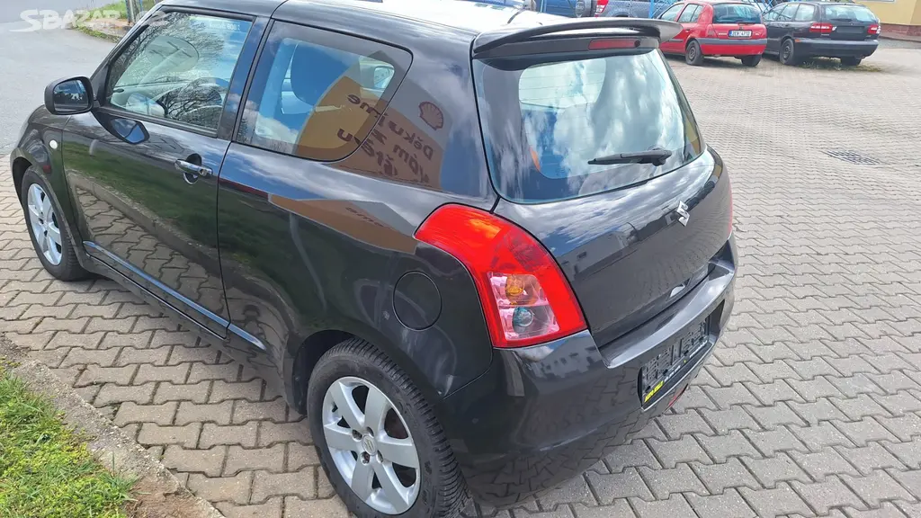Suzuki Swift 1.3i/68kW, r.2010, 159910 km-Serv.kn. - fotka 4