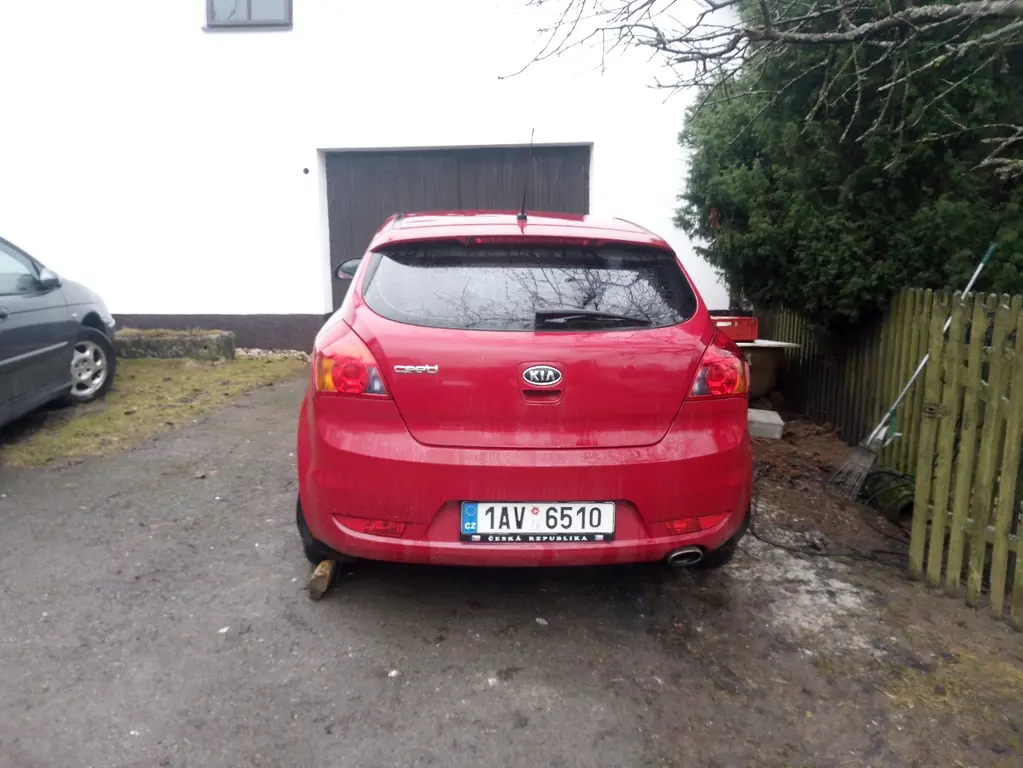 Kia Ceed 1.6 i - fotka 3