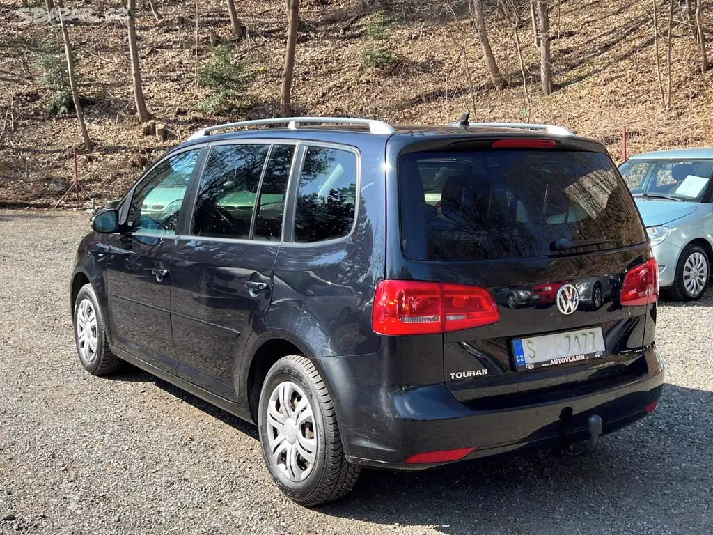 VW Touran 1.2 TSI 77kW Match 7 míst tažné panorma - fotka 4