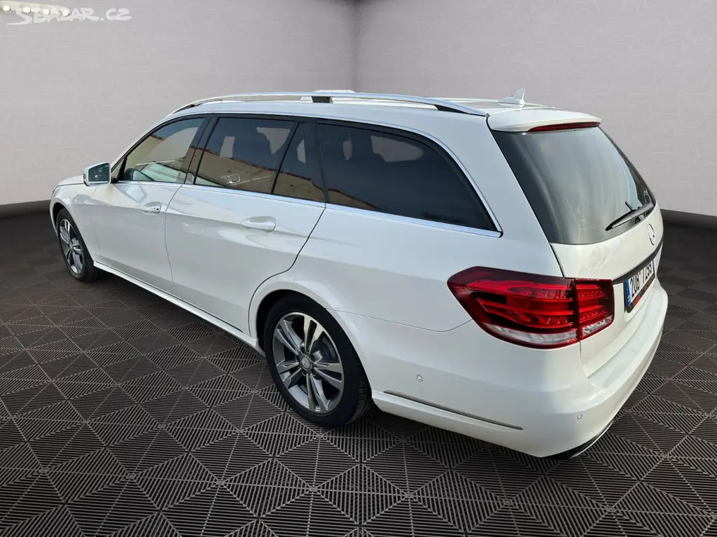 Mercedes-Benz Třídy E, 220Cdi Avantgarde 9G-Tronic - fotka 5