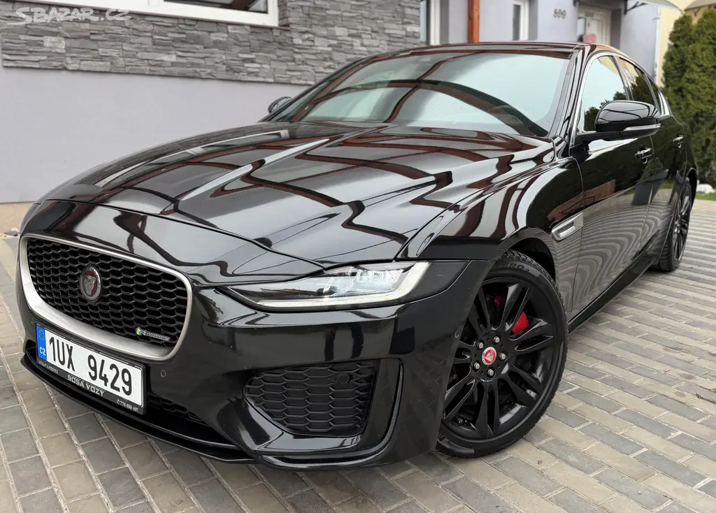 Jaguar XE 2.0d R-Dynamic - fotka 2