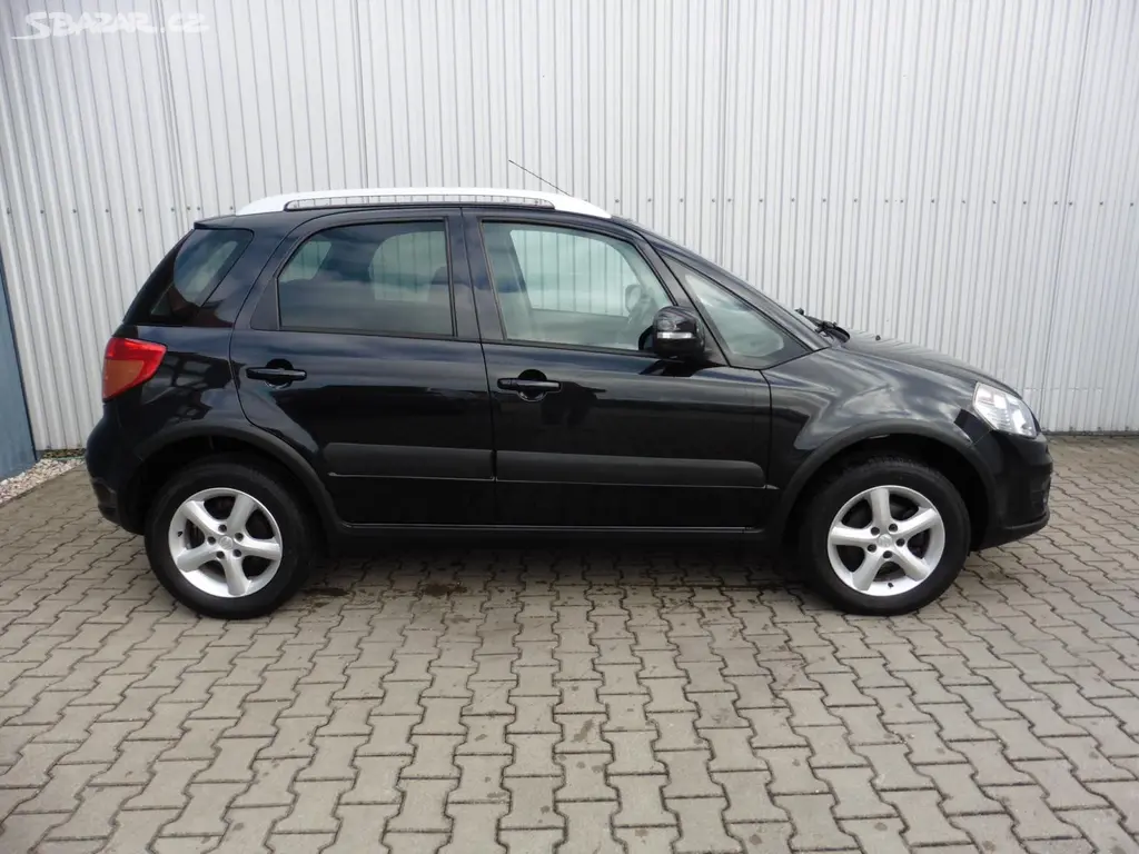 Suzuki SX4, 1.6 VVTi Style 4x4 Navi 1.maj. - fotka 4