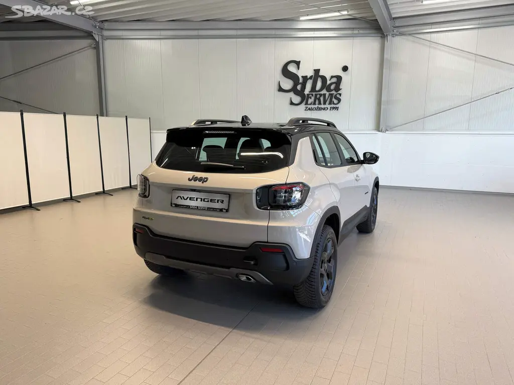 Jeep Avenger, 4xe Upland 1.2 Turbo e-Hybrid - fotka 4