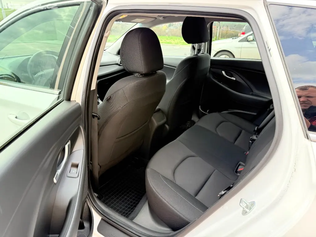Hyundai I30 1.6CRDi AUTOMAT odpočet DPH - fotka 6