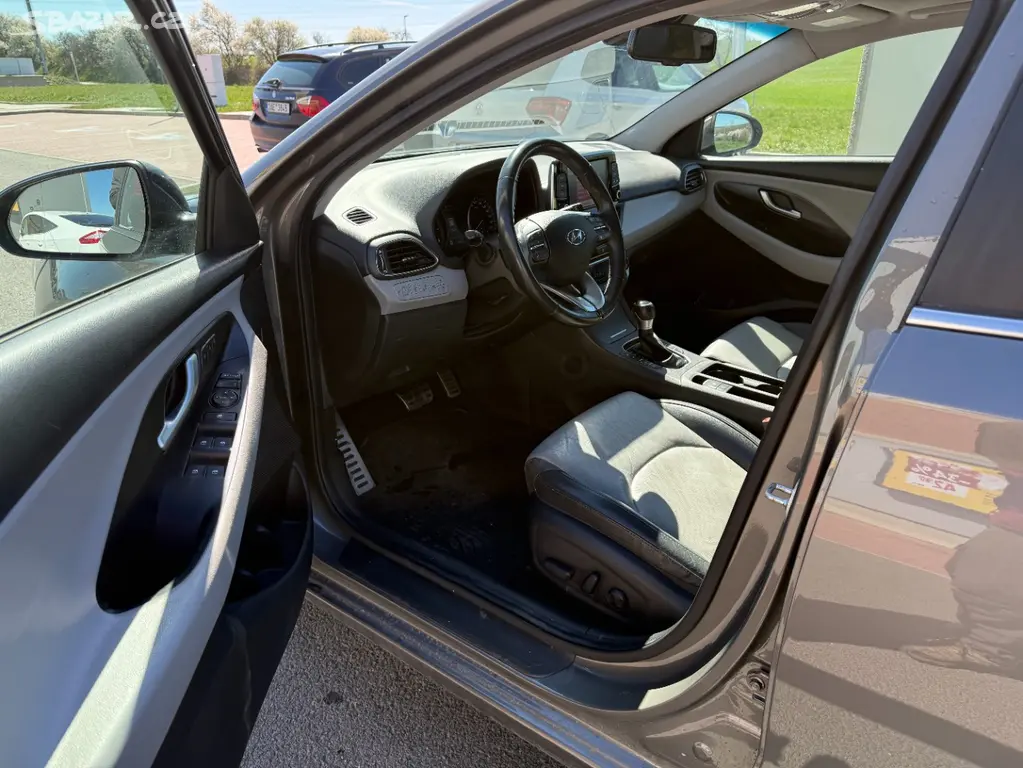 Hyundai I30 1.4i 103kW maximální výbava automat - fotka 5