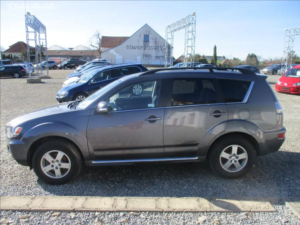 Mitsubishi Outlander, 2,2 DI-D, Automat,4x4, klima, - fotka 4