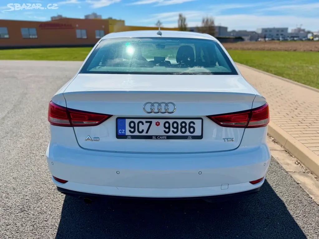 AUDI A3 1.6 TDI //2017 S-LINE XENON NAVIGACE TAŽNÉ - fotka 4