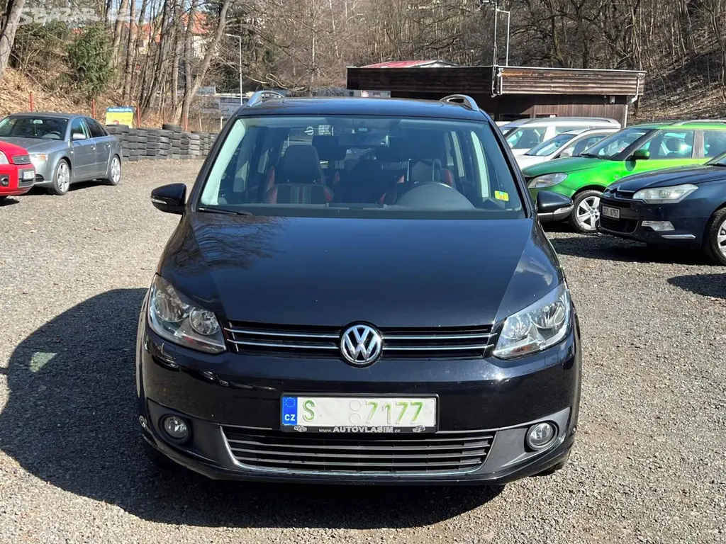VW Touran 1.2 TSI 77kW Match 7 míst tažné panorma - fotka 2