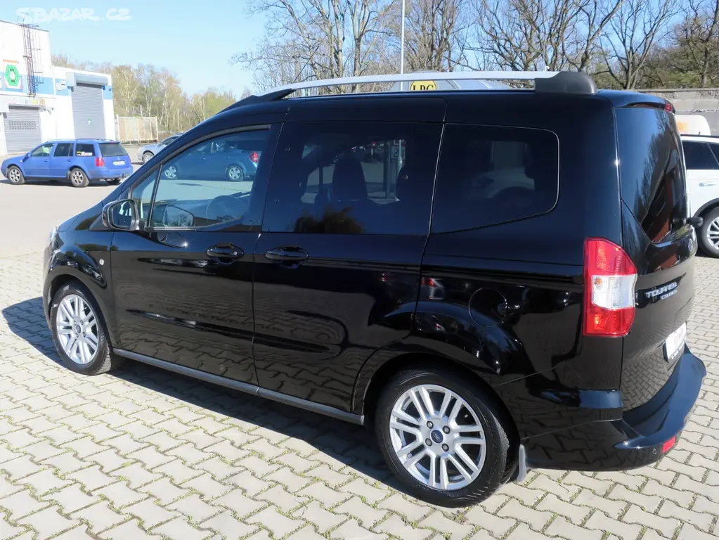 Ford Tourneo Courier 1.0 i 74 kW - fotka 6