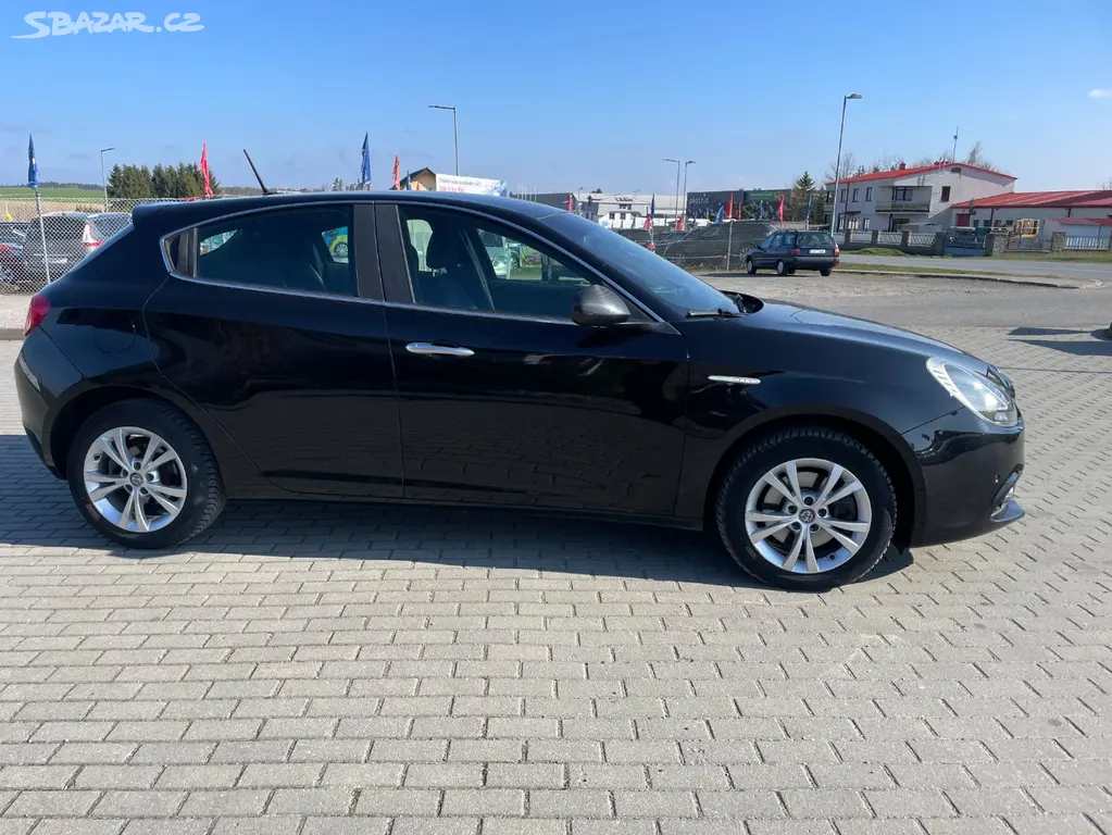 ALFA ROMEO GIULIETTA 1.4T 110KW XENON odp.DPH 2016 - fotka 5