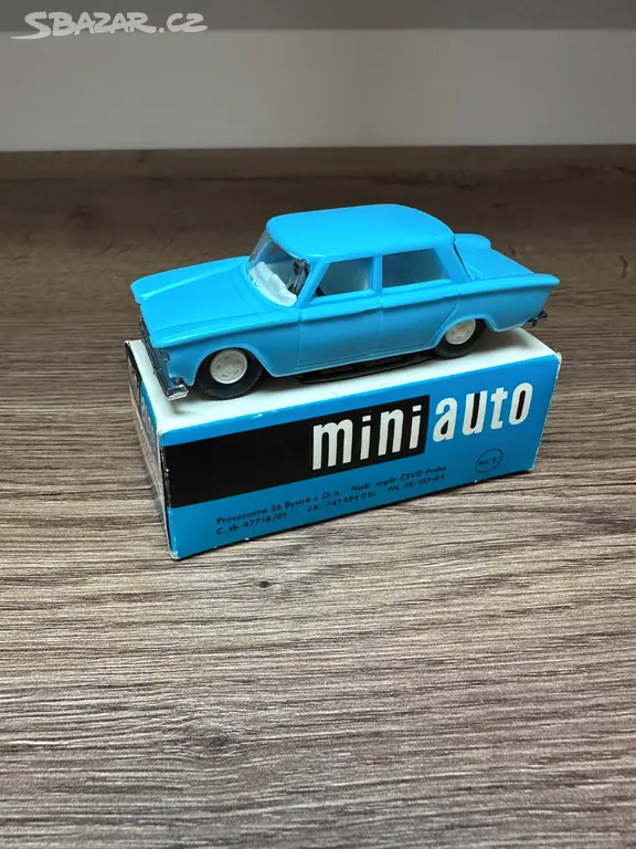 Miniature MINIAUTO 1/43 – Fiat 1300 Rouge – Voiture De Collection – NEUVE