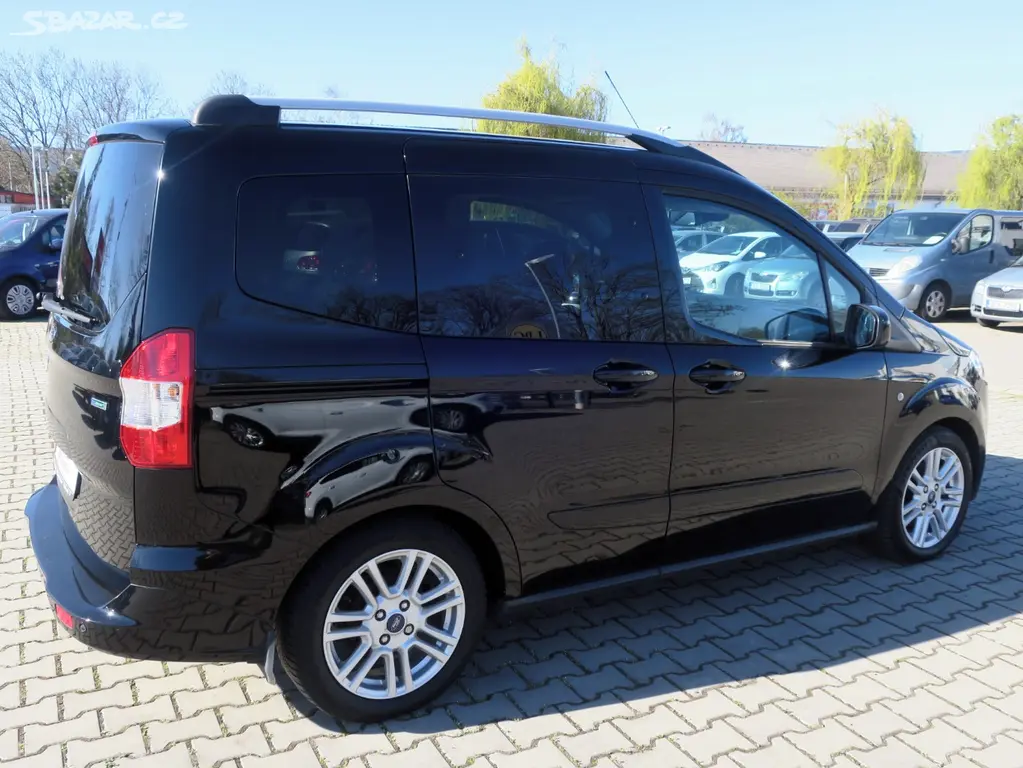 Ford Tourneo Courier 1.0 i 74 kW - fotka 4