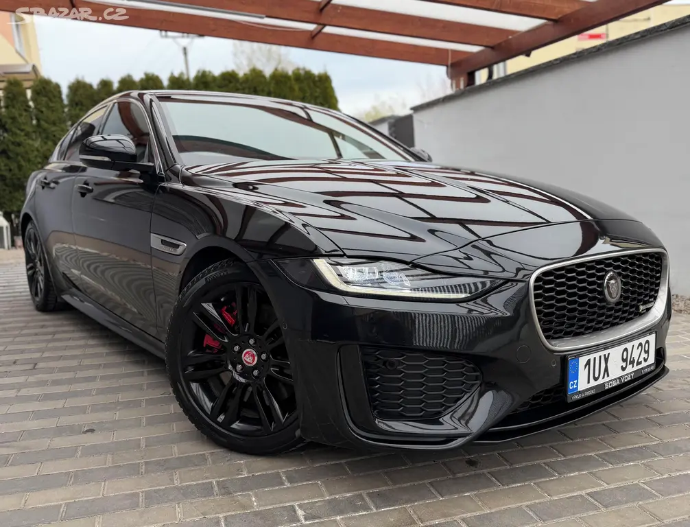 Jaguar XE 2.0d R-Dynamic - fotka 4