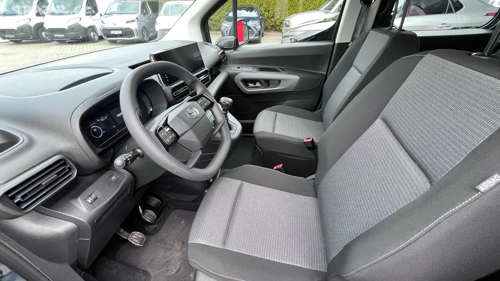 Toyota Proace City Verso, Long 1,2i 110PS Business 7s - fotka 6