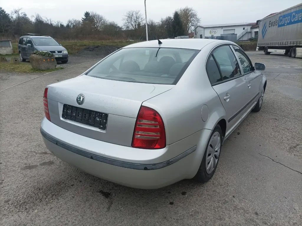 Škoda Superb - fotka 4