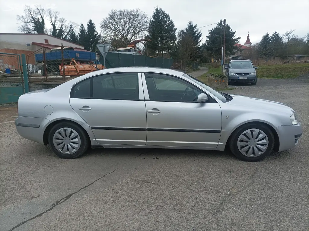 Škoda Superb - fotka 3