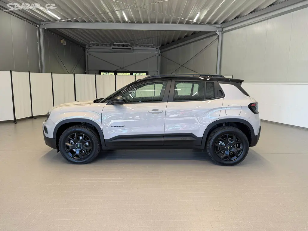 Jeep Avenger, 4xe Upland 1.2 Turbo e-Hybrid - fotka 2
