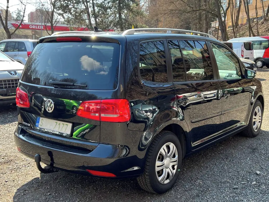 VW Touran 1.2 TSI 77kW Match 7 míst tažné panorma - fotka 6