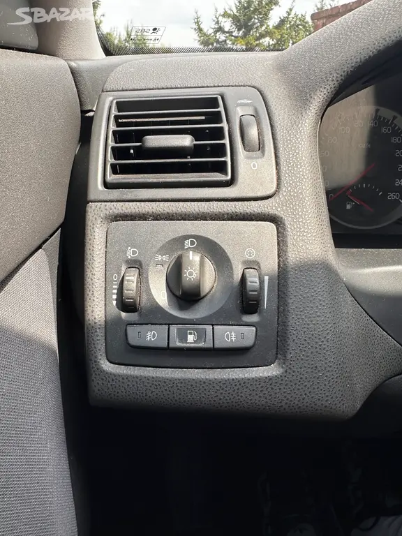 Volvo V50 2.0D - 150 972 km - fotka 6