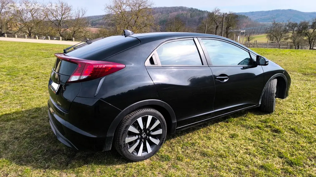 Honda Civic 1.8 i-VTEC 2014 - Top výbava - fotka 3