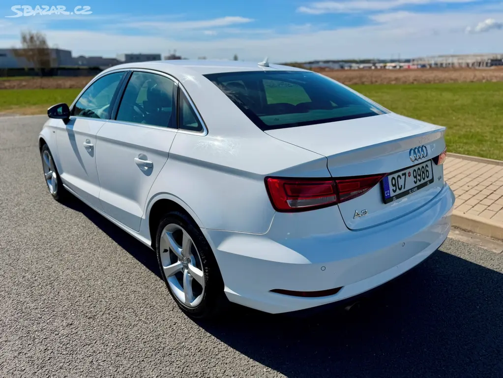 AUDI A3 1.6 TDI //2017 S-LINE XENON NAVIGACE TAŽNÉ - fotka 3