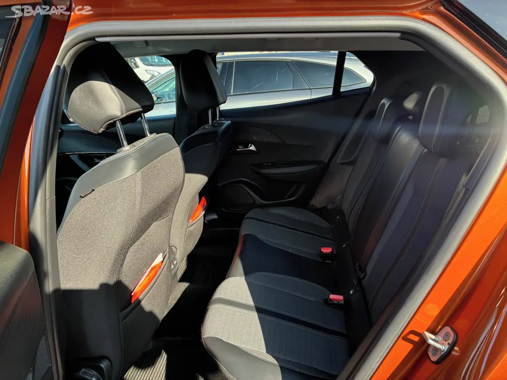 Peugeot 2008, Allure 1,2 Pure Tech 130k EAT - fotka 5