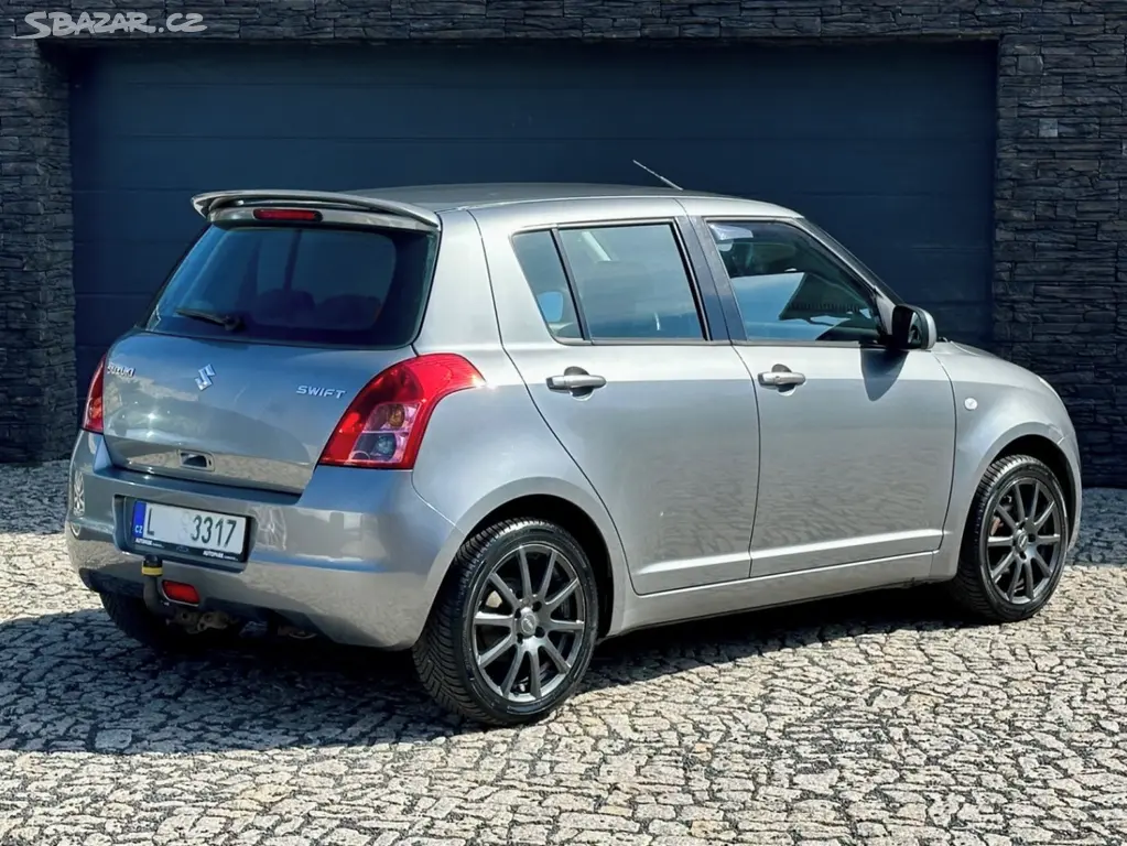 Suzuki Swift 1.5 16V Sport - fotka 4