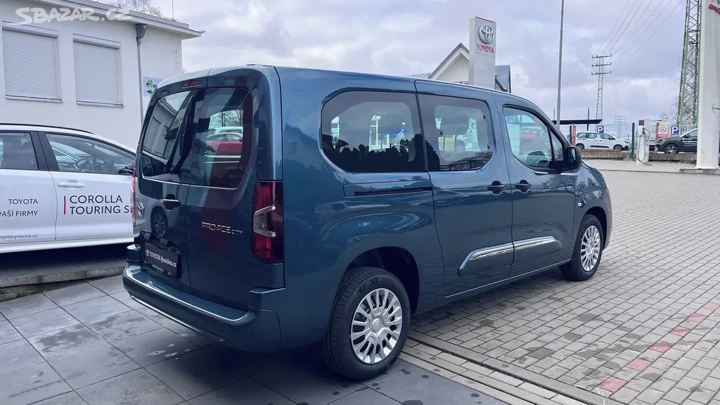 Toyota Proace City Verso, Long 1,2i 110PS Business 7s - fotka 3