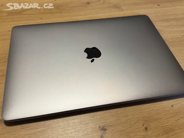 Apple MacBook Pro 13,3