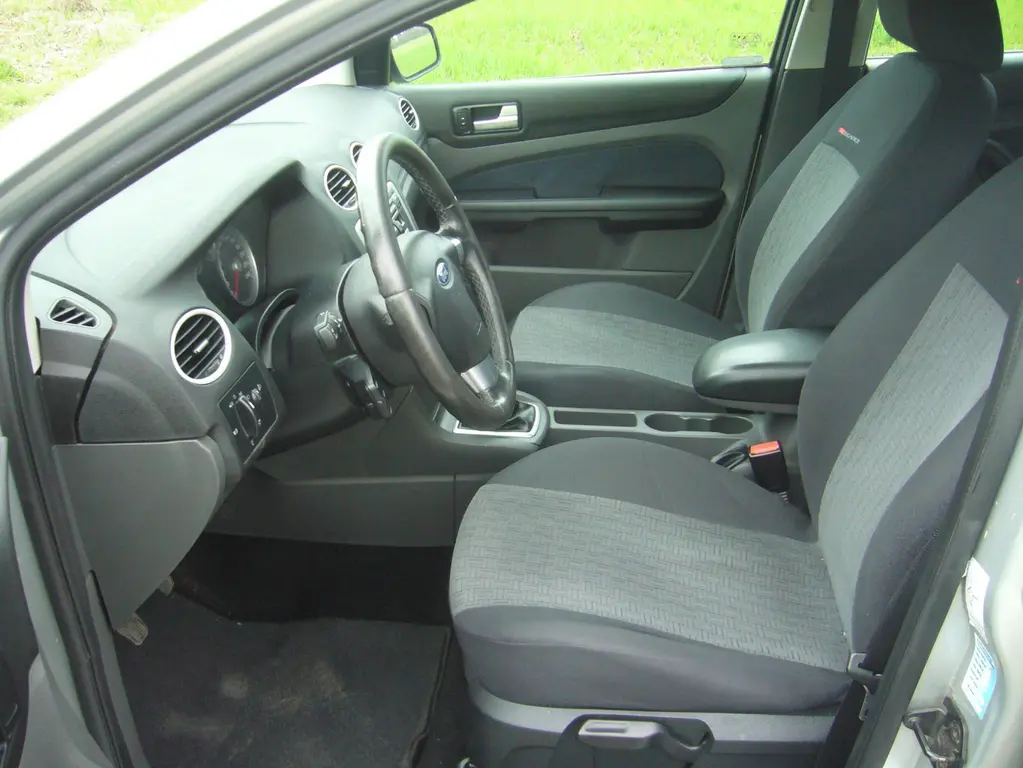 Ford Focus 1.6 TDCI,66 KW,kombi - fotka 4