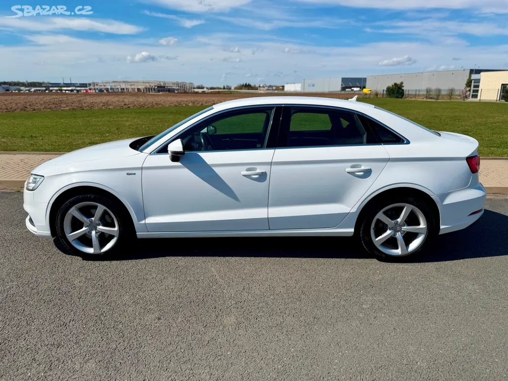 AUDI A3 1.6 TDI //2017 S-LINE XENON NAVIGACE TAŽNÉ - fotka 2