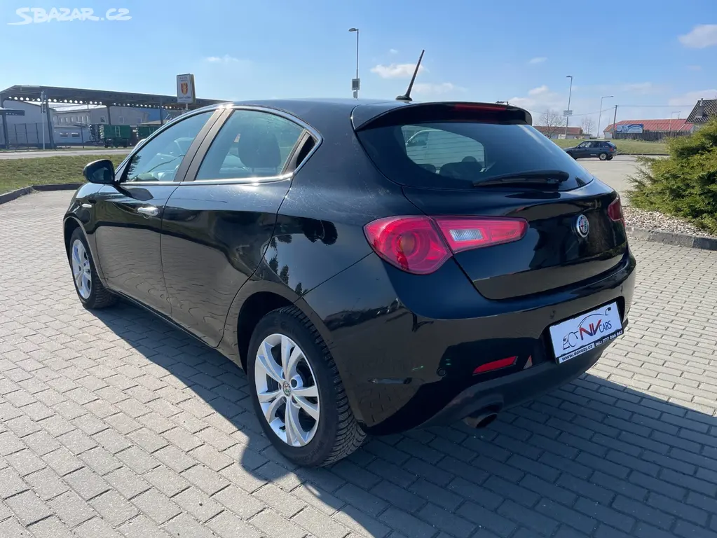 ALFA ROMEO GIULIETTA 1.4T 110KW XENON odp.DPH 2016 - fotka 3
