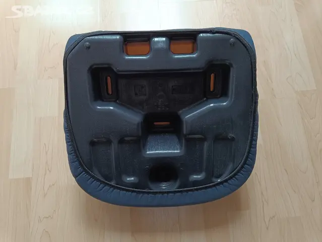 Dětský podsedák do auta Frozen pro děti 15-36 kg - Brno-město - Bazar ...