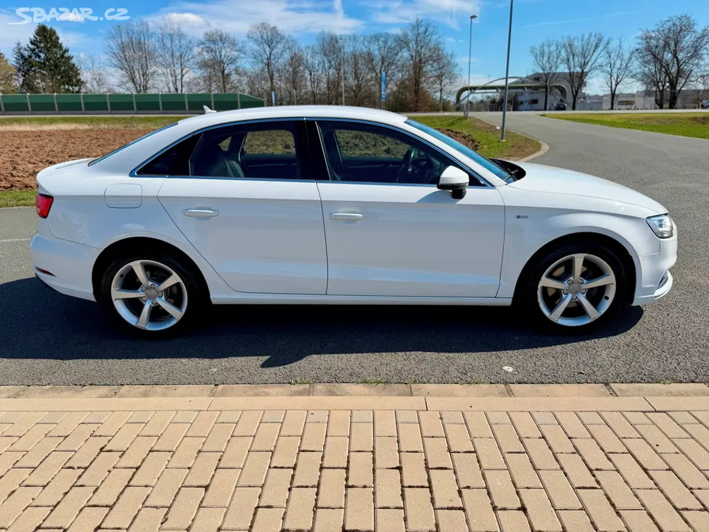 AUDI A3 1.6 TDI //2017 S-LINE XENON NAVIGACE TAŽNÉ - fotka 6