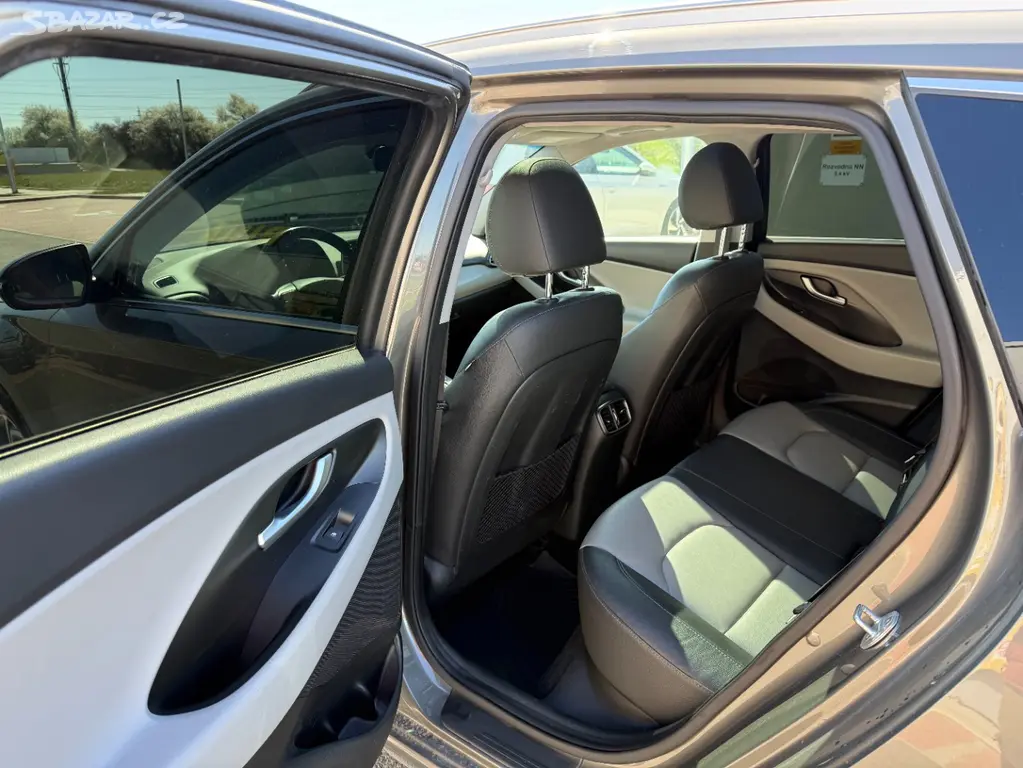 Hyundai I30 1.4i 103kW maximální výbava automat - fotka 6