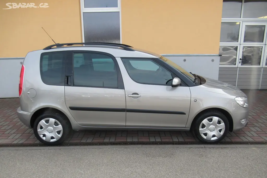 Škoda Roomster, 1.2 TSi AUT. KLIMA NAVIGACE - fotka 3