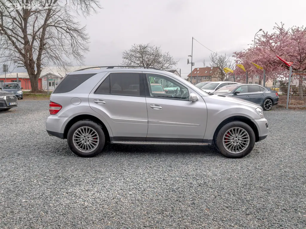 Mercedes-Benz 350D 165KW 4Matic KŮŽE - fotka 2