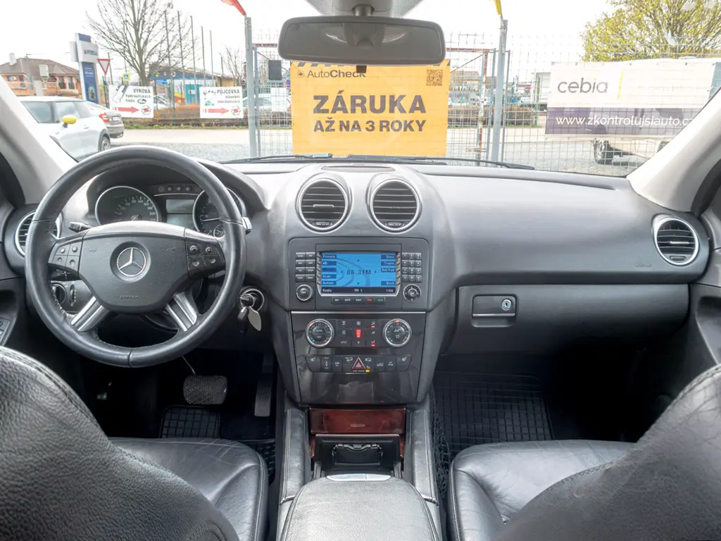 Mercedes-Benz 350D 165KW 4Matic KŮŽE - fotka 5