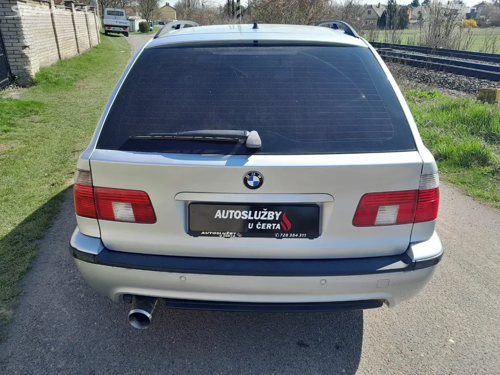 BMW 5 Series Touring 4.4 V8 - fotka 3