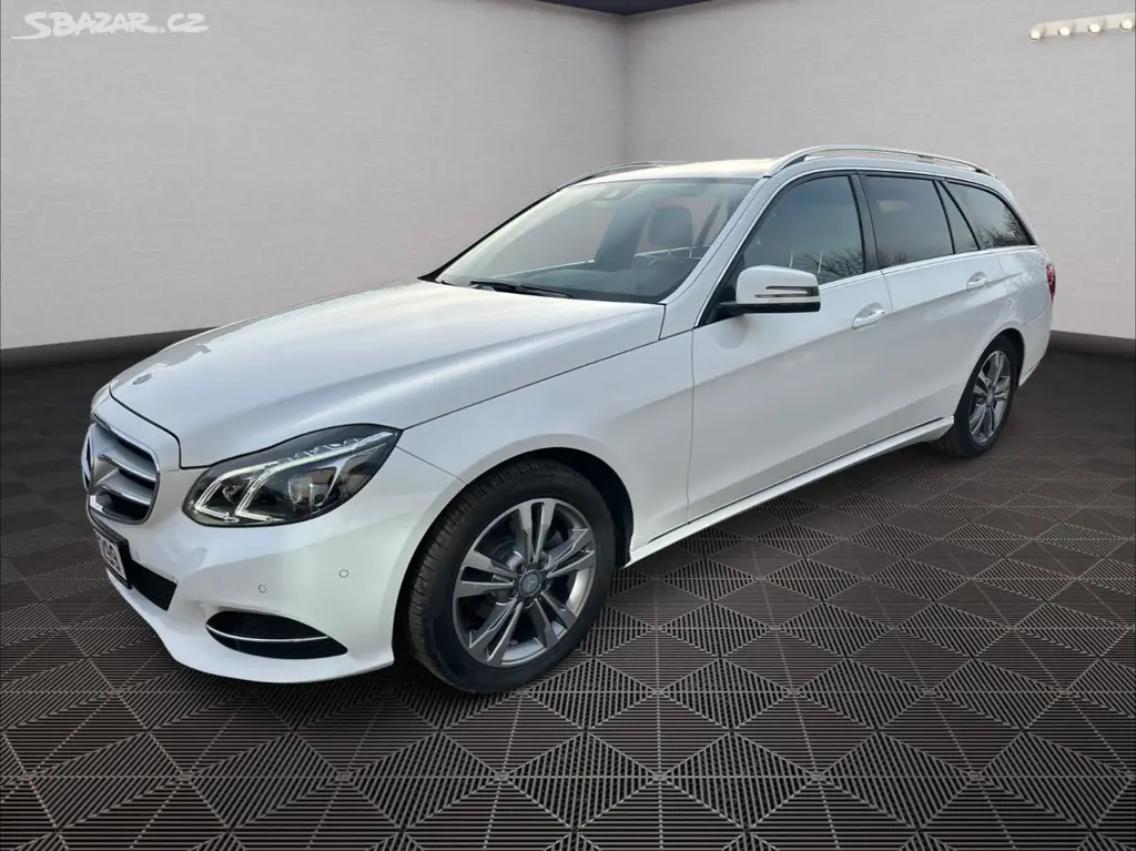 Mercedes-Benz Třídy E, 220Cdi Avantgarde 9G-Tronic - fotka 3