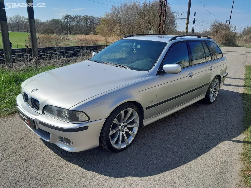 BMW 5 Series Touring 4.4 V8 - fotka 5