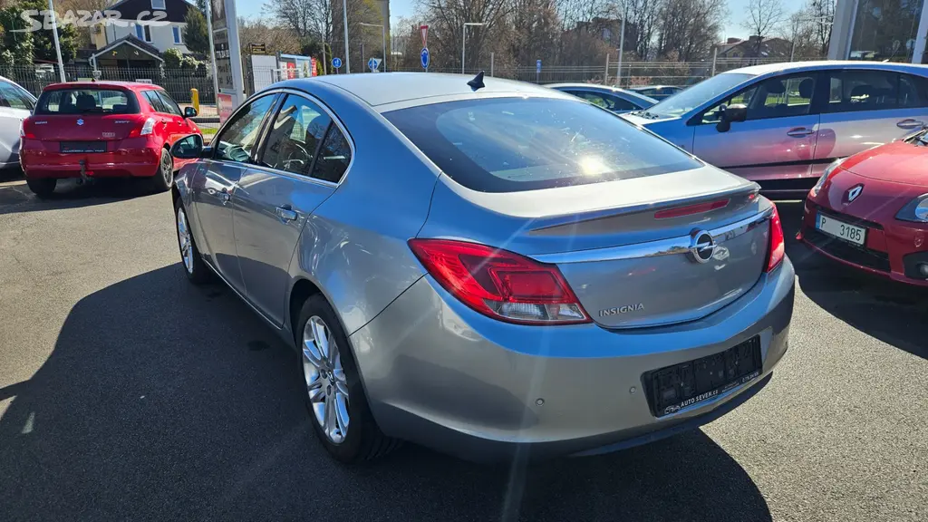 Opel Insignia 1,8i 16v - fotka 3