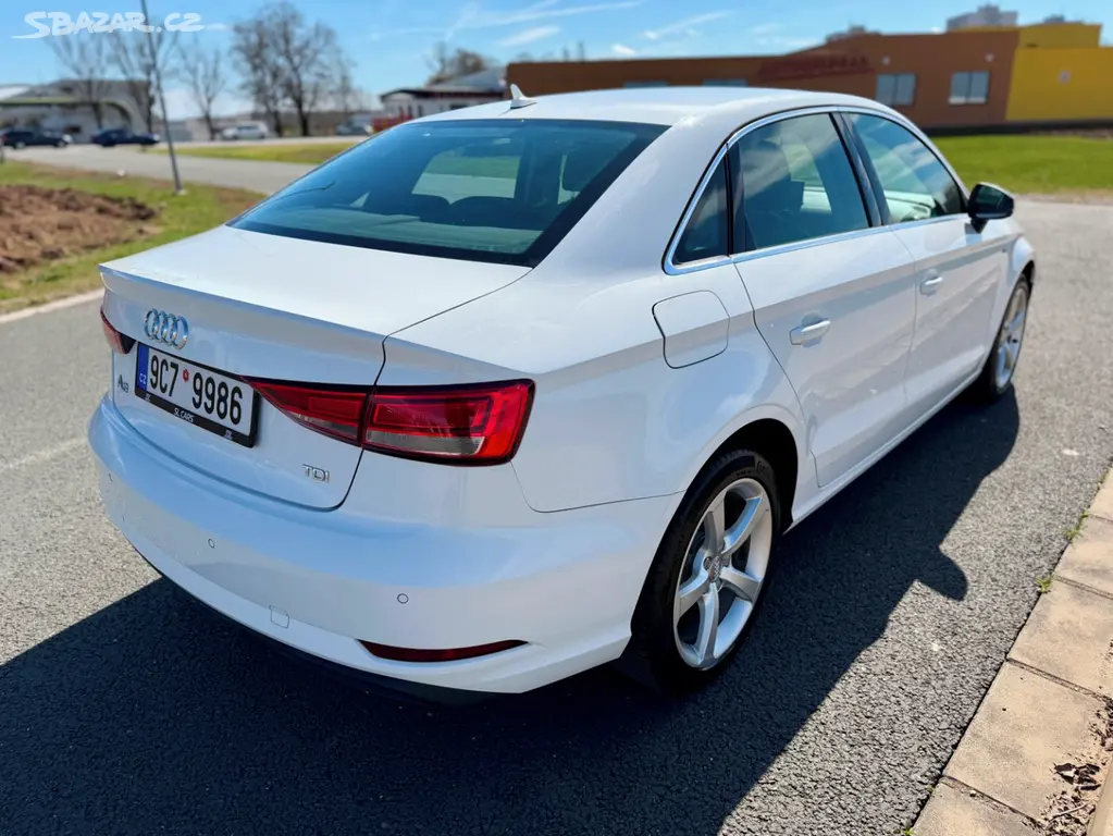 AUDI A3 1.6 TDI //2017 S-LINE XENON NAVIGACE TAŽNÉ - fotka 5