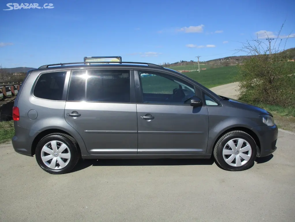 Volkswagen Touran 1,6 TDi CL BlueMotion*TAŽ.ZAŘ - fotka 4