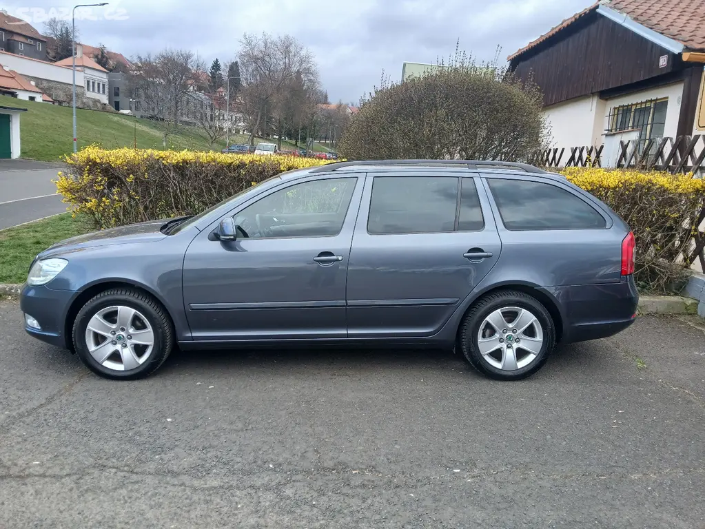 Škoda Octavia Com 1.4 TSI Elegance - fotka 2